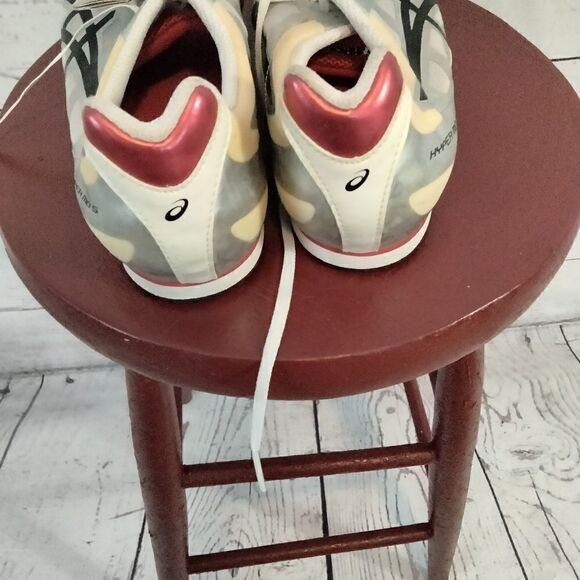 New Without tags."Asics" woman's kleets - Picture 6 of 9